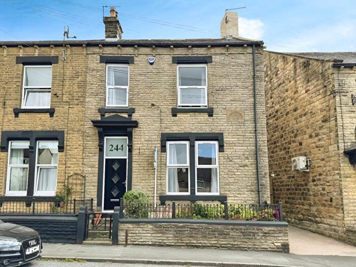 3 Bedroom End Of Terrace House For Sale In Oxford Road, Gomersal, BD19