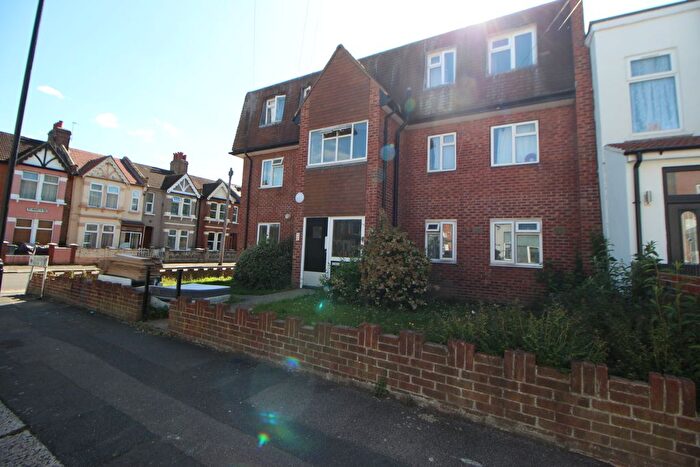 2 Bedroom Flat To Rent In Plaistow Park Road, London, E13