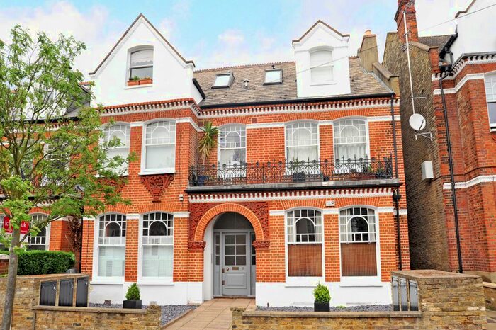 2 Bedroom Flat To Rent In Hillbury Road, London, SW17