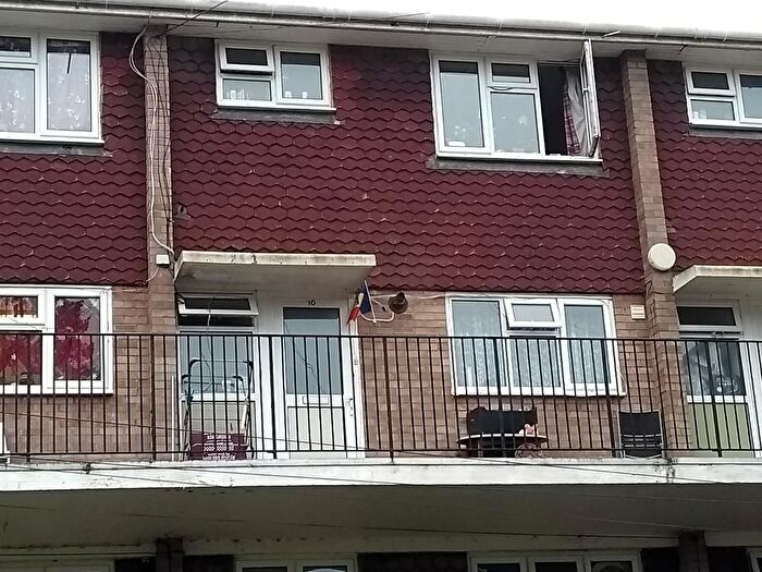 2 Bedroom Flat To Rent In Kildare Close, Bordon, GU35