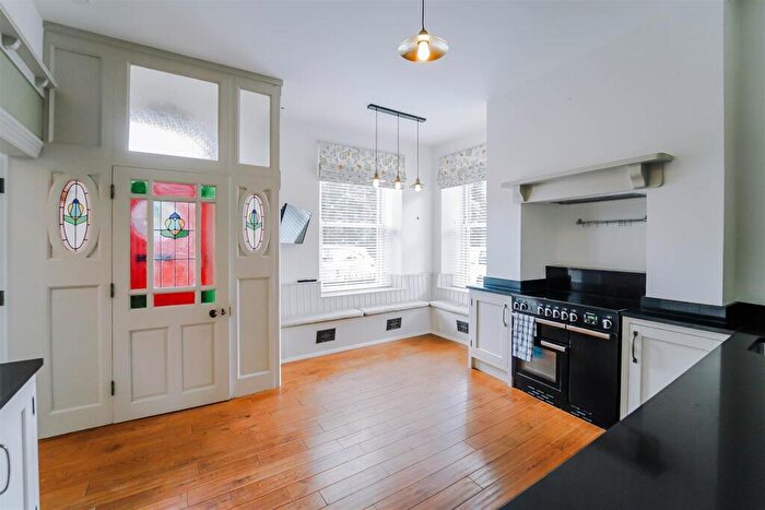 4 Bedroom House To Rent In Burnley Road East, Rossendale, BB4