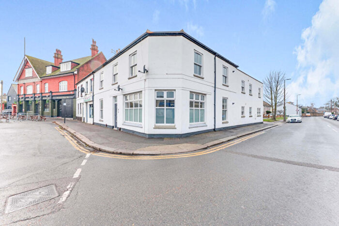 2 Bedroom Flat To Rent In High Street, Southend-on-sea, SS3