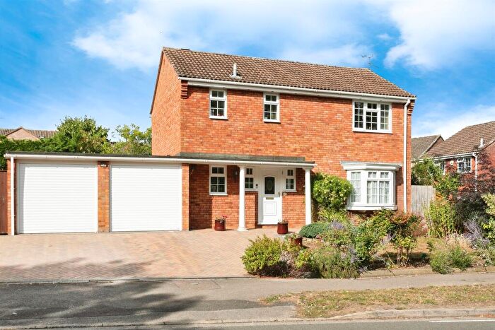 4 Bedroom Detached House For Sale In Derwent Road, Linslade, Leighton Buzzard, LU7