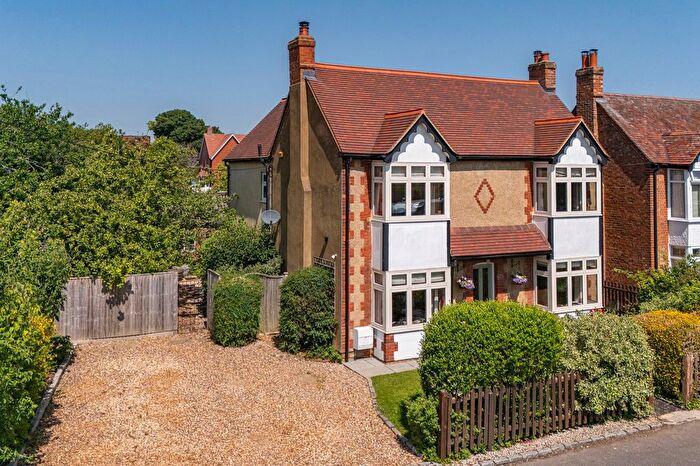 5 Bedroom Detached House For Sale In Dollicott, Haddenham, HP17