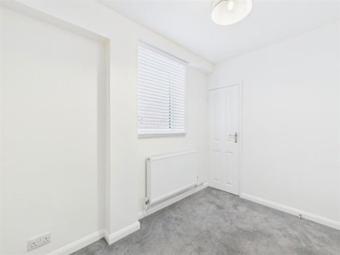 2 Bedroom Flat To Rent In Croft Court, Grammer School Walk, Hitchin, SG5