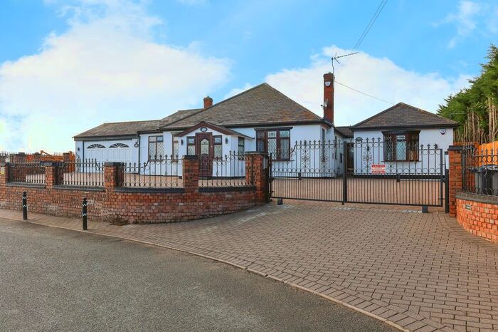 4 Bedroom Bungalow For Sale In Wiggins Hill Road, Wishaw, Sutton Coldfield, West Midlands, B76