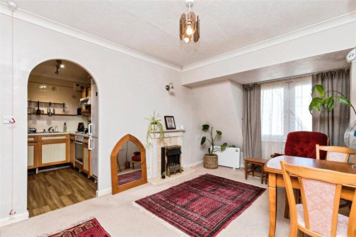 2 Bedroom Apartment For Sale In Homestream House, Horsham, RH12