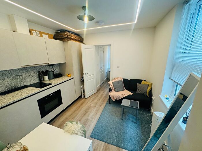 1 Bedroom Flat To Rent In Rita Road, London, SW8