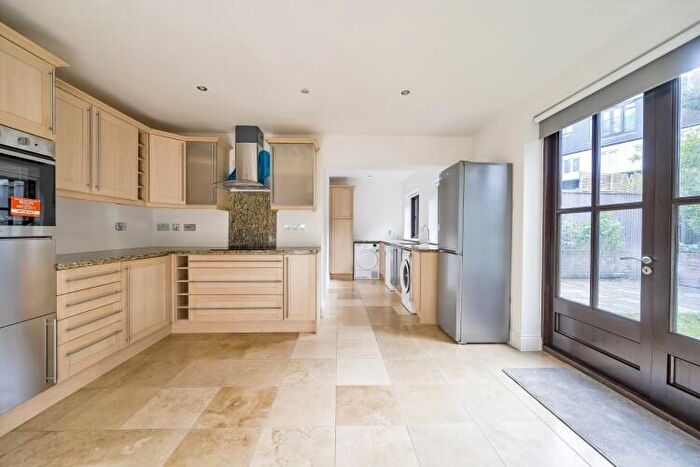5 Bedroom House To Rent In Oaks Avenue London, SE19