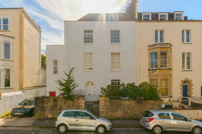 2 Bedroom Flat To Rent In West Park, Clifton, Bristol, BS8