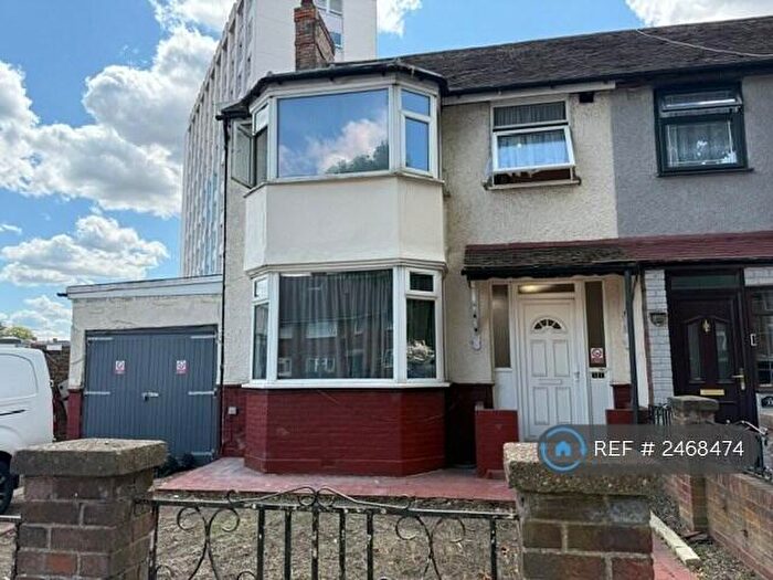 4 Bedroom End Of Terrace House To Rent In Rush Green Road, Romford, RM7