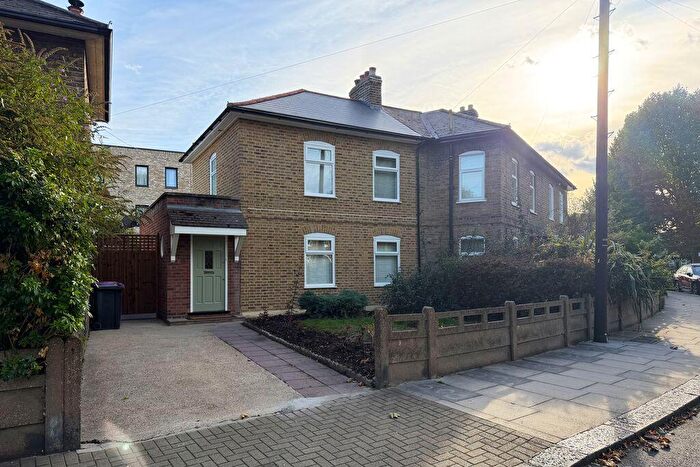 3 Bedroom Semi-Detached House For Sale In Chapel House Street, Isle Of Dogs, E14