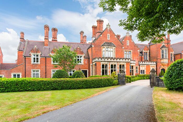2 Bedroom Flat For Sale In Stane Street, Billingshurst, RH14