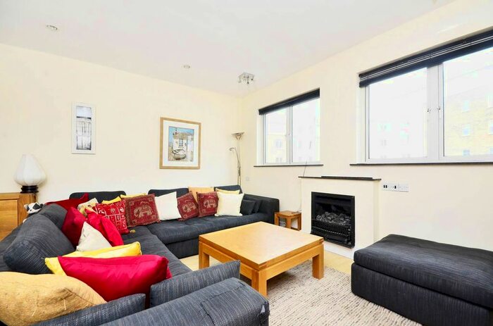 2 Bedroom Flat To Rent In Point Pleasant, Wandsworth, London, SW18