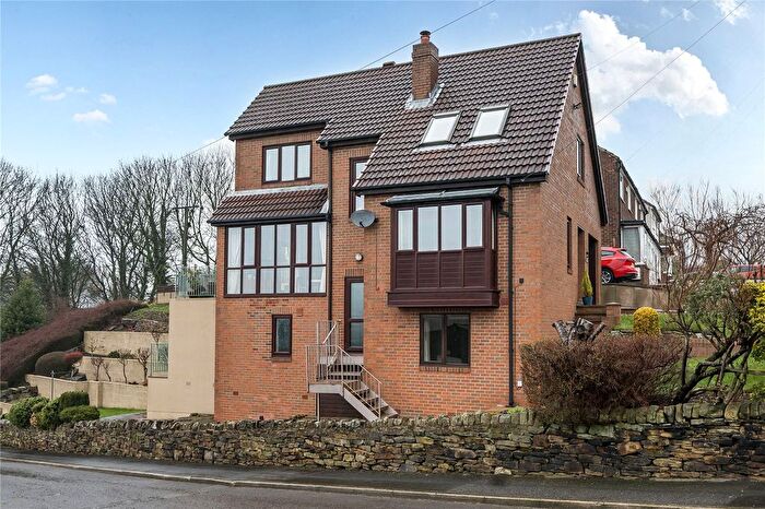4 Bedroom Detached House For Sale In Bankside, New Occupation Lane, Pudsey, West Yorkshire, LS28