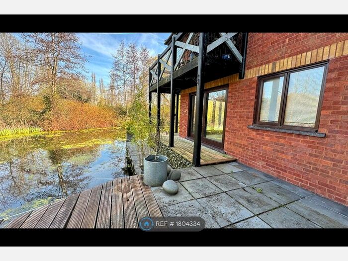 2 Bedroom Flat To Rent In Pennyland, Milton Keynes, MK15