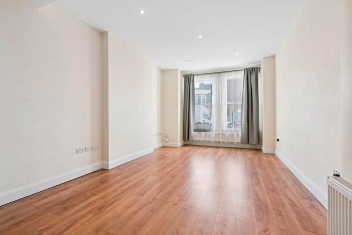 2 Bedroom Flat For Sale In Croxted Rd, Herne Hill, SE24