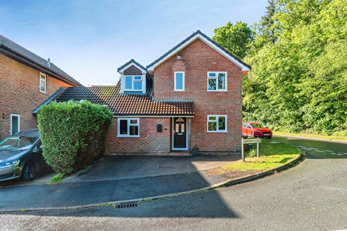 4 Bedroom Link Detached House For Sale In Launcelyn Close, North Baddesley, Southampton, SO52