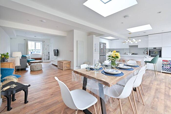 4 Bedroom Semi-Detached House To Rent In Dulwich, North Dulwich, London, SE24