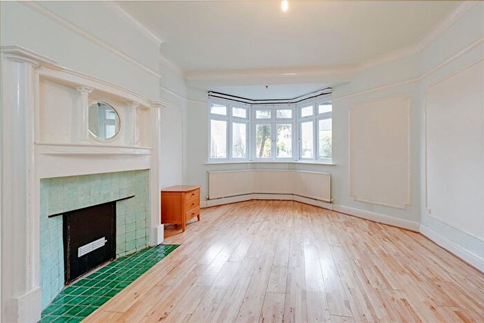 3 Bedroom Flat For Sale In Staverton Road, Willesden Green, London, NW2