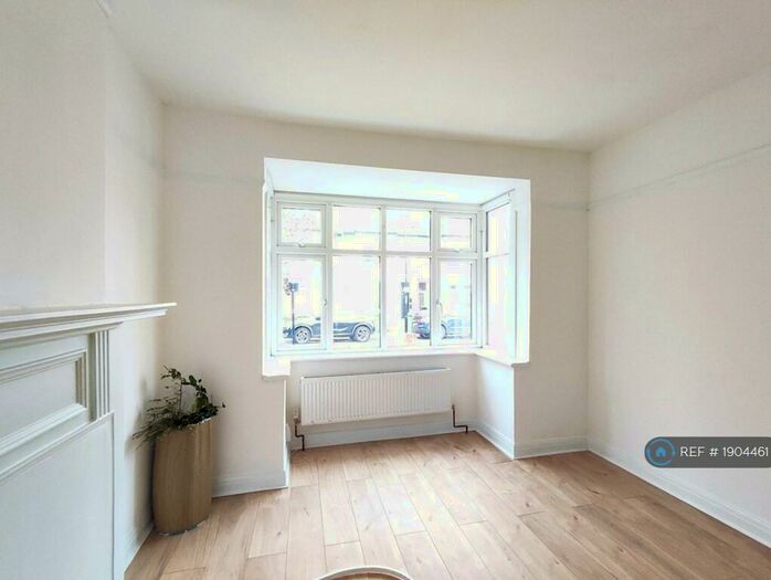 3 Bedroom Semi-Detached House To Rent In Blanmerle Road, London, SE9