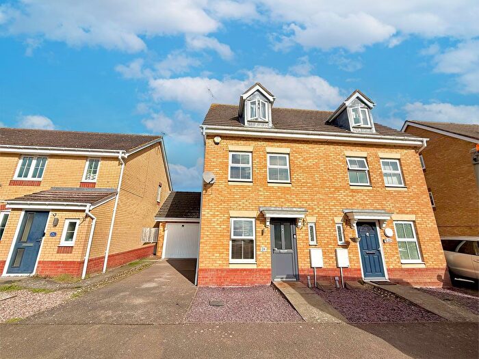 3 Bedroom Town House For Sale In Farriers Way, Houghton Regis, LU5