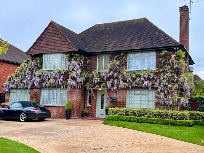 4 Bedroom Detached House For Sale In Green Lane, Burnham, SL1