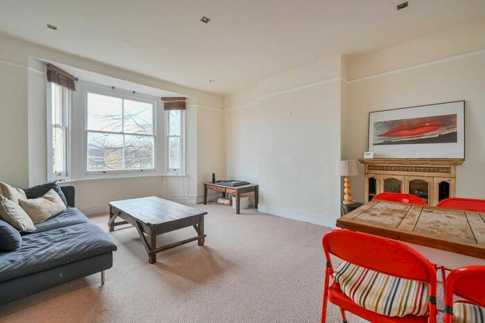 2 Bedroom Flat To Rent In Sutton Court Road, Chiswick, London, W4