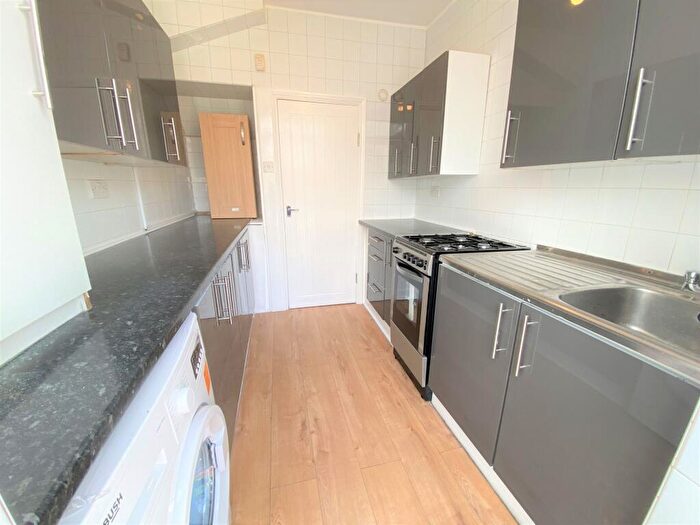 4 Bedroom House To Rent In Cantley Gardens, London, IG2