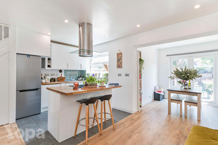 3 Bedroom Semi-Detached House For Sale In Arlington Close, Sidcup, DA15