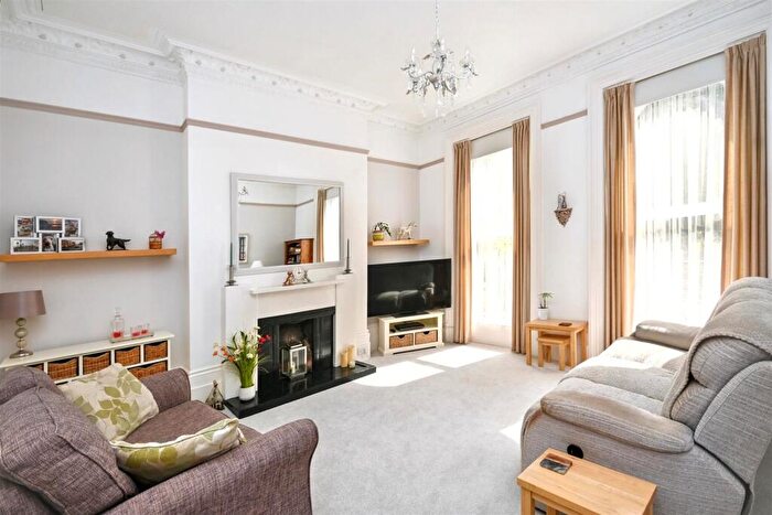 2 Bedroom Flat For Sale In Upperton Gardens, Eastbourne, BN21