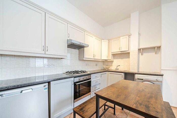 1 Bedroom Flat To Rent In Clapham Park Road, London, SW4