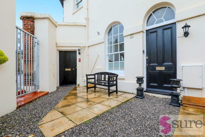 2 Bedroom Mews To Rent In Kemptown Mews, Brighton, BN2