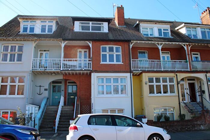 2 Bedroom Flat For Sale In Beach Road West, Felixstowe, IP11