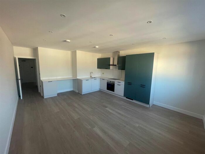 2 Bedroom Flat To Rent In Westborough Road, Westcliff-On-Sea, SS0