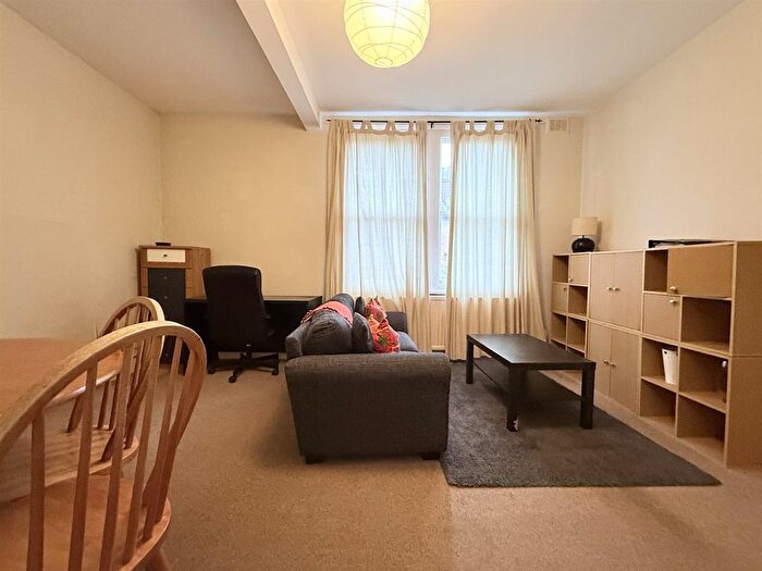 1 Bedroom Flat To Rent In Walm Lane, London, NW2