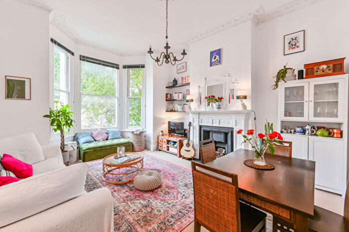 1 Bedroom Flat To Rent In Brondesbury Villas, Queen's Park, London, NW6