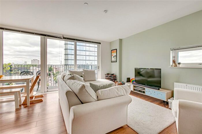 2 Bedroom Flat To Rent In Aquarelle House, City Road, EC1V