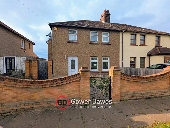 4 Bedroom Semi-Detached House For Sale In Lytton Road, Chadwell St.Mary, RM16