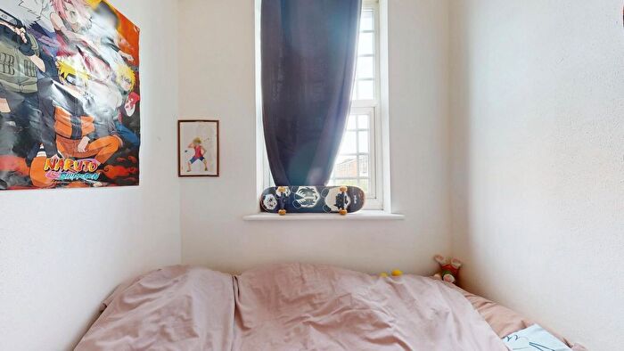 3 Bedroom Flat To Rent In London Road, Isleworth, TW7