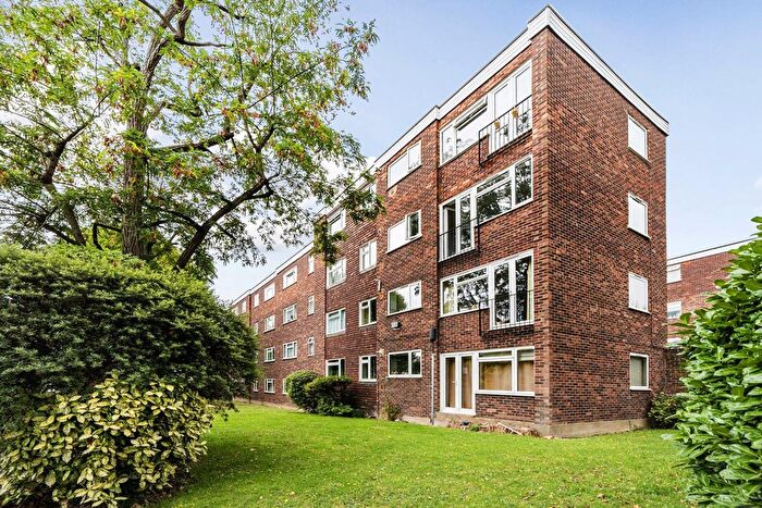 2 Bedroom Flat For Sale In Amherst Road, Ealing, London, W13