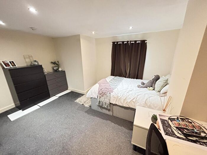 6 Bedroom House To Rent In Royal Park Avenue, Leeds, LS6