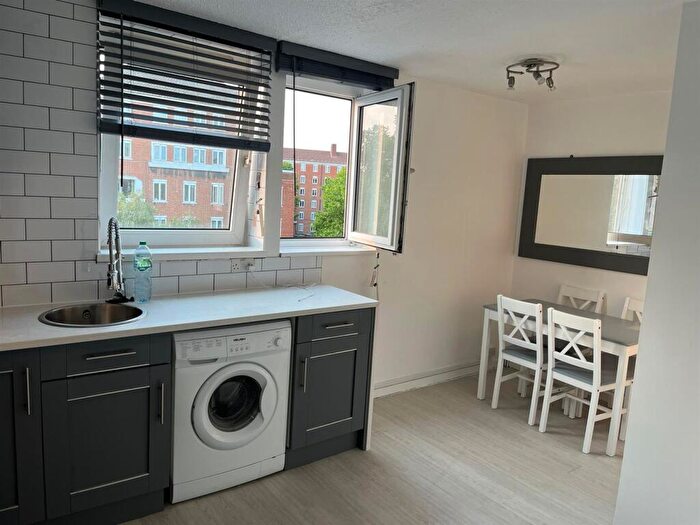 2 Bedroom Flat To Rent In Oakley Square, Camden, NW1