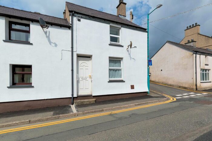2 Bedroom End Of Terrace House For Sale In High Street, Deiniolen, Gwynedd, LL55