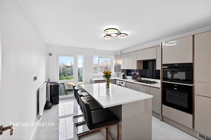 3 Bedroom Terraced House For Sale In Fitzalan Street, London, SE11