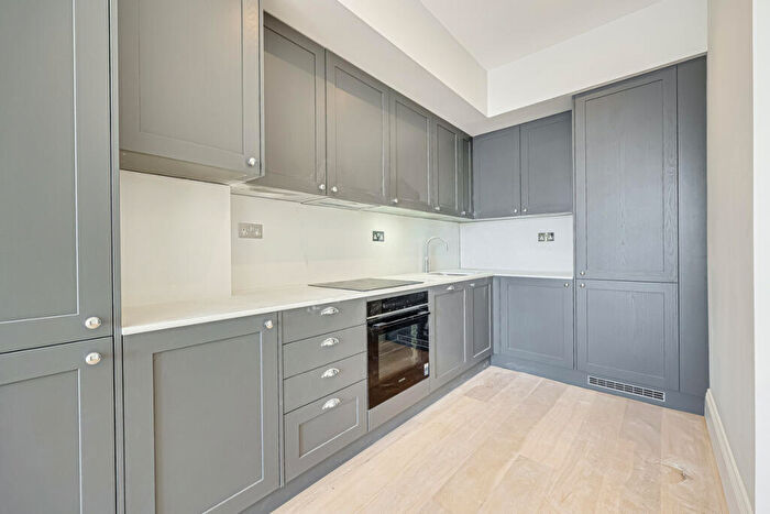 2 Bedroom Apartment To Rent In Broadway, Leigh-on-Sea, SS9