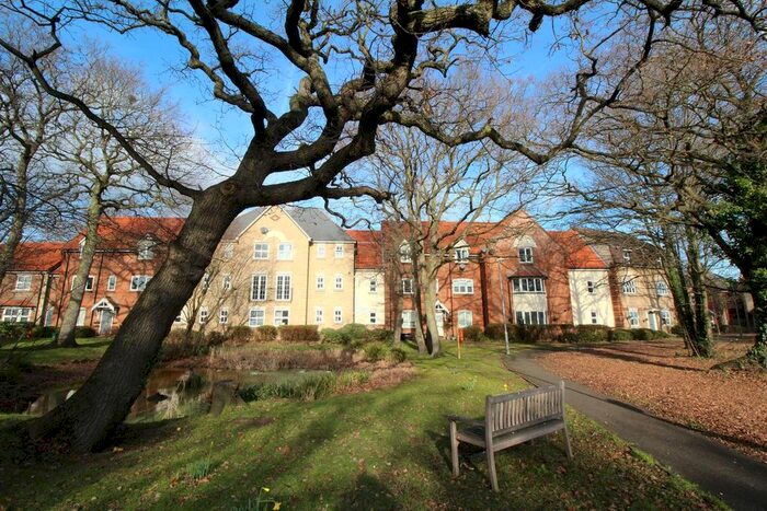 2 Bedroom Flat To Rent In Handleys Court, Handleys Chase, SS15