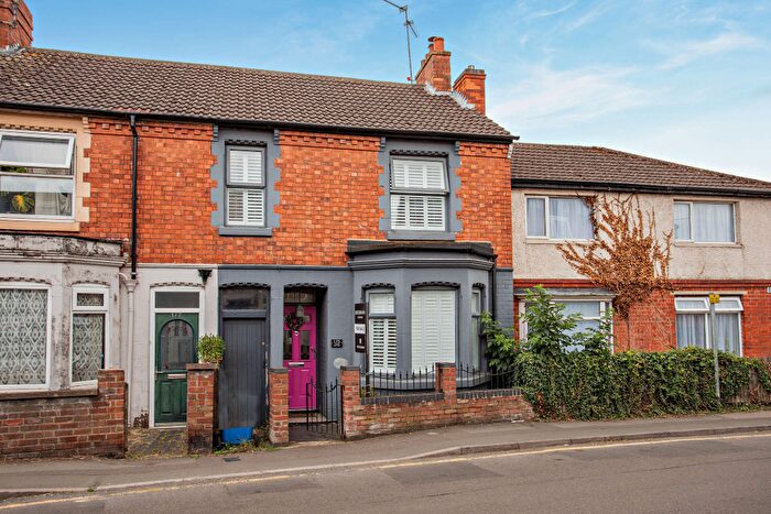 4 Bedroom Terraced House For Sale In Bath Road, Kettering, North Northamptonshire, NN16