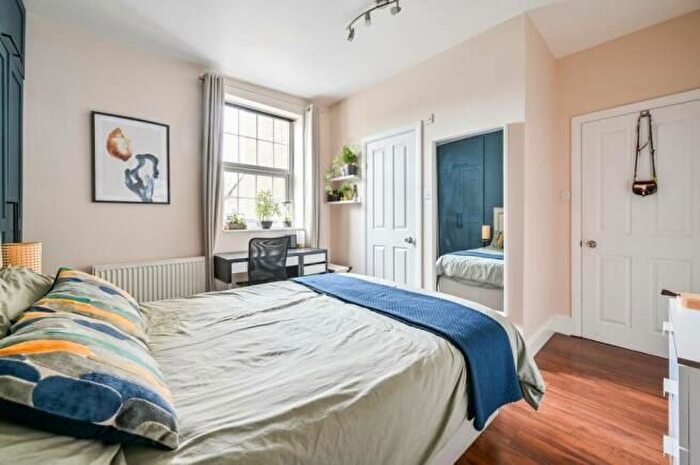 3 Bedroom Flat To Rent In Uxbridge, London, UB9