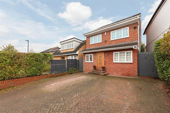 5 Bedroom Detached House For Sale In Farmleigh, Southgate, London, N14